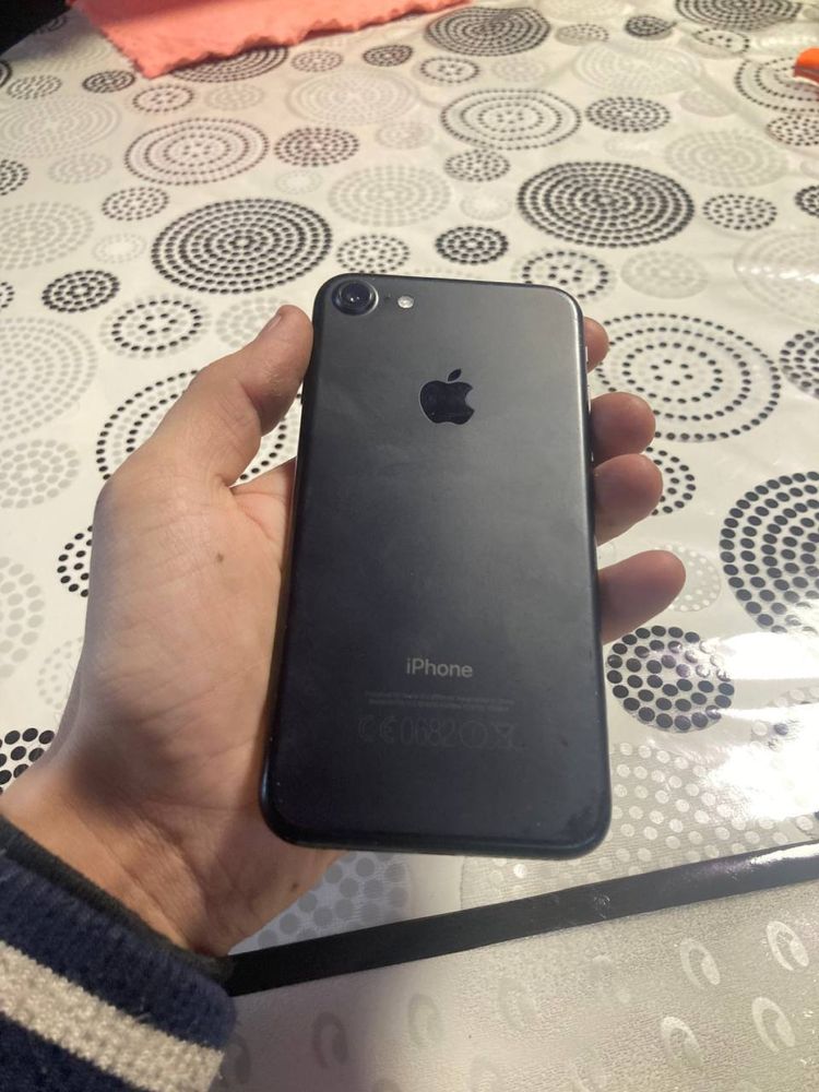 Продам iPhone 7 32 Срочно