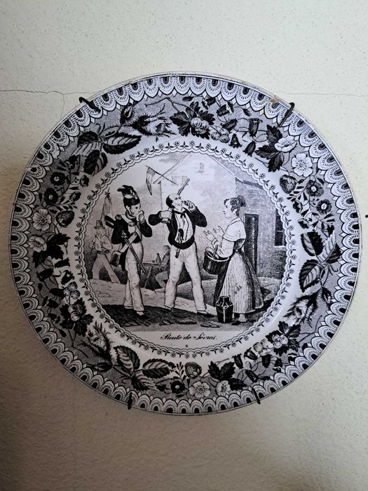 Conjunto de 7 pratos antigos sobre a revolução fran