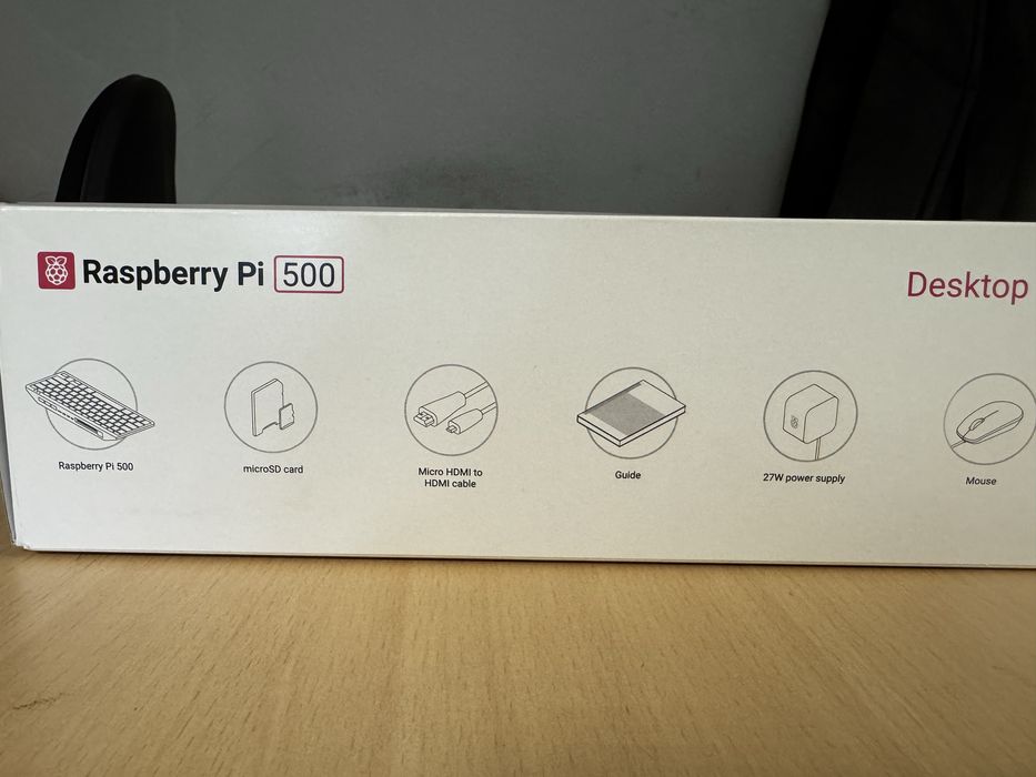 Zestaw z Raspberry Pi 500 - EU 8GB RAM 2,4GHz + oficjalne akcesoria
