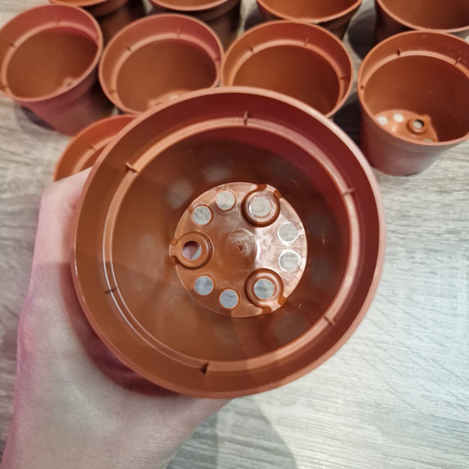 Doniczki brązowe zestaw 10 sztuk 8x6,5 cm 0,22L produkcyjne