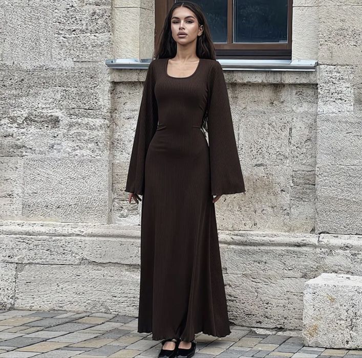 Сукня жіноча міді з рукавами