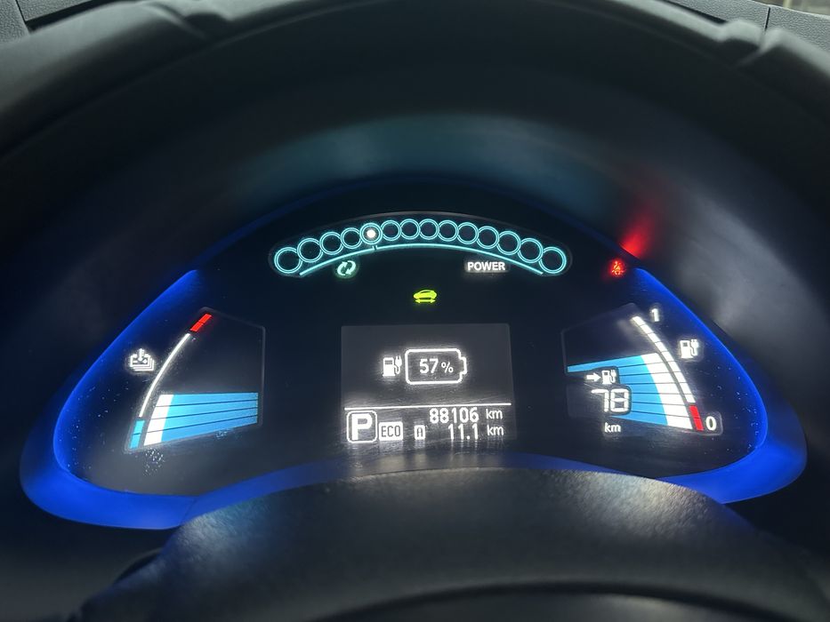 Продам Nissan Leaf