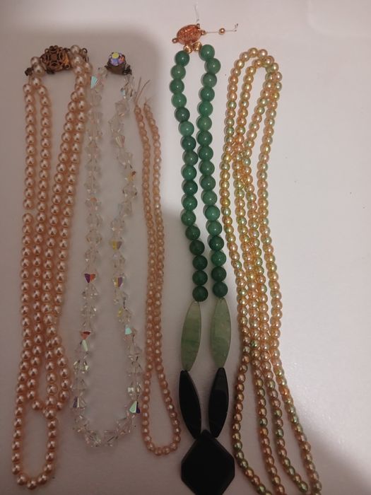 Продам бусы разные