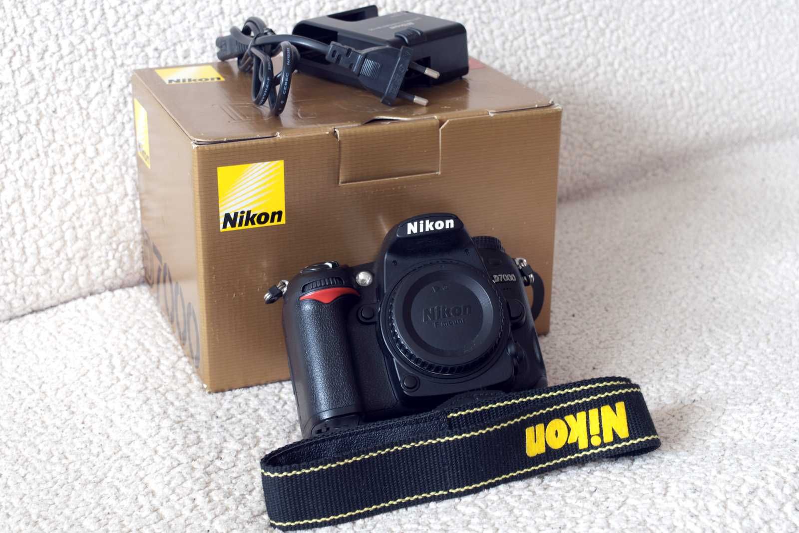 Nikon D7000 - mały przebieg, super stan.