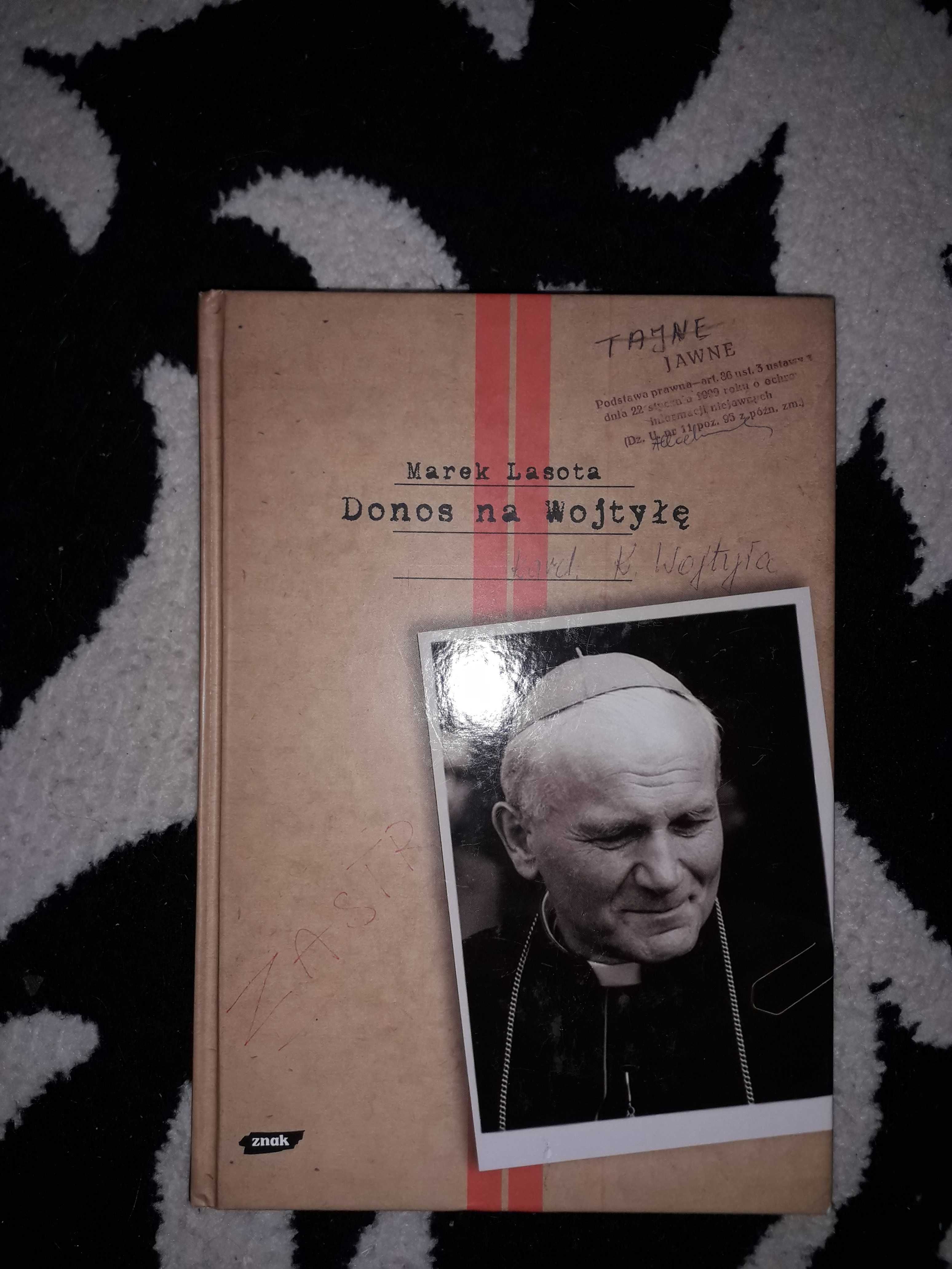 Marek Lasota donos na Wojtyłę znak