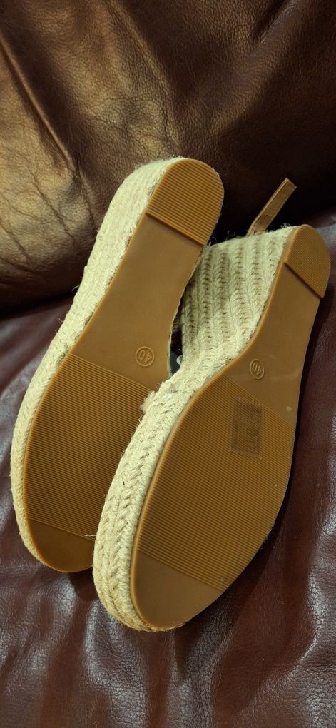 Buty letnie na plecionym koturnie
