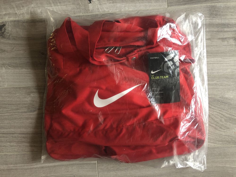 Nike Torba sportowa Club Team Swoosh Duffel M czerwona