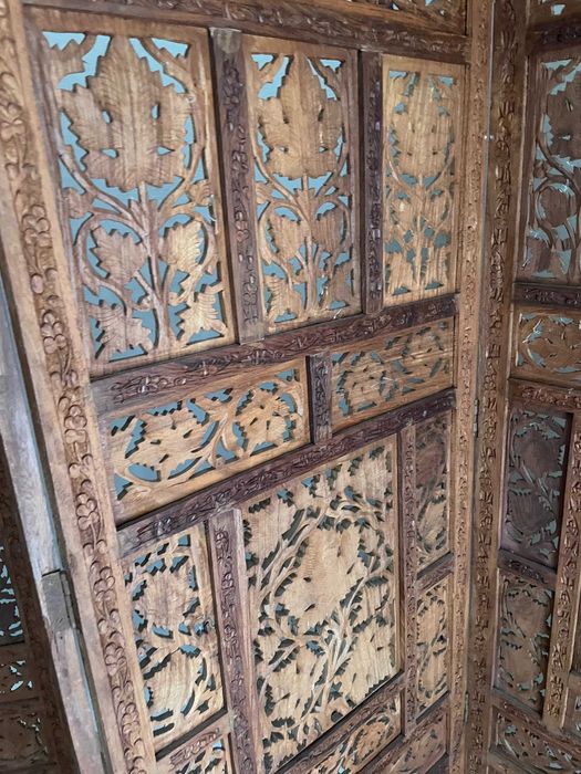 Biombo madeira Teka - trabalhado à mão