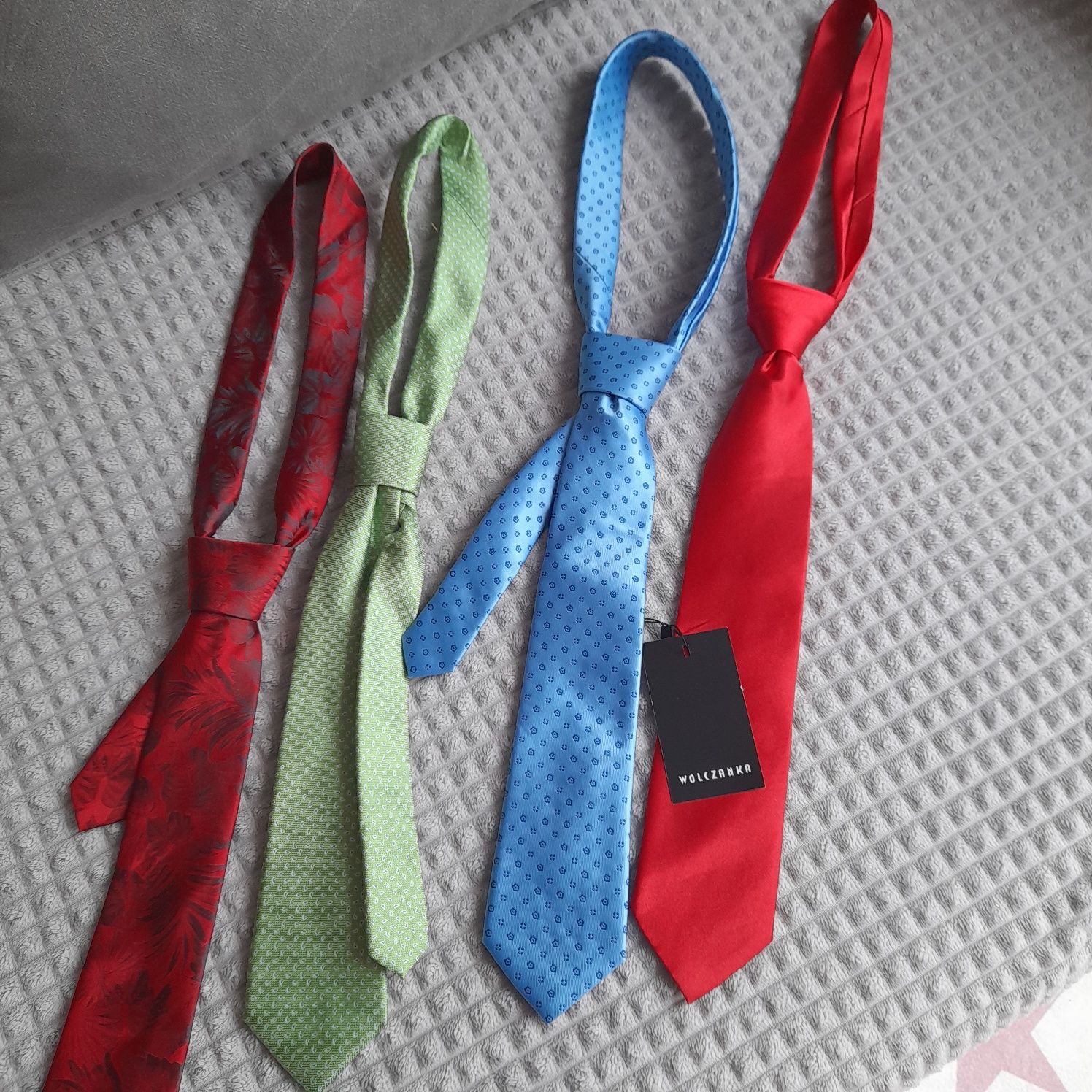 Krawat wółczanka 4 sztuki
