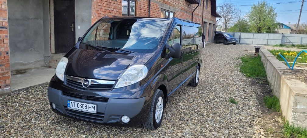 Opel Vivaro long