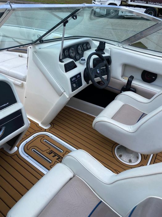 Caravelle 21 - Motor mercruiser 4.3 V6 - 9 lugares