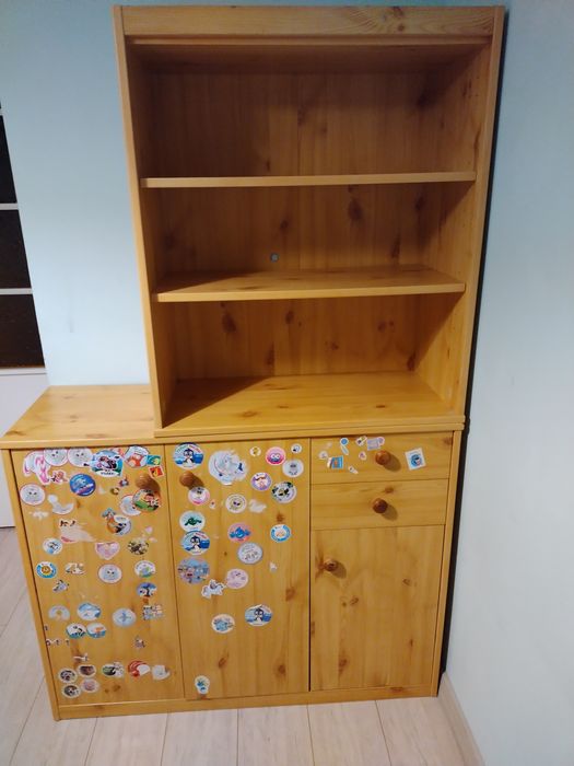 Meble dziecięce: szafa, szafki, regał
