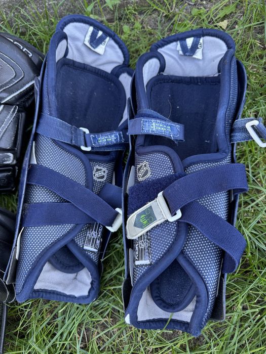 Хокейні щитки, лікті, краги та шолом. Bauer, Easton, CCM, Reebok