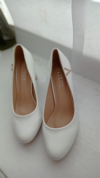 Нові весільні туфлі