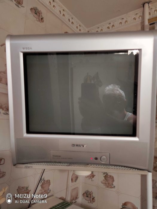 Телевизор SONY 14 д 37 плоский экран  Malaziya,антена,пульт паспорт.