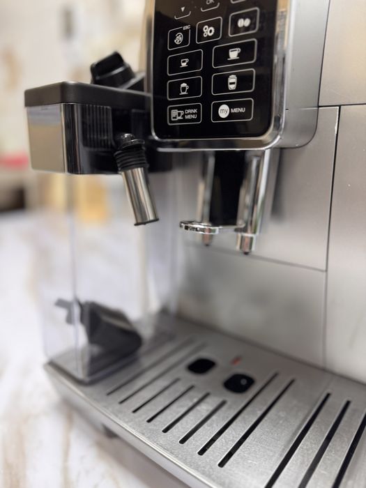 Зернова кавоварка як НОВА Delonghi dinamica 2023 рік стан новоі