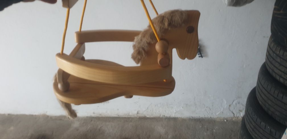 Huśtawka dla dzieci konik