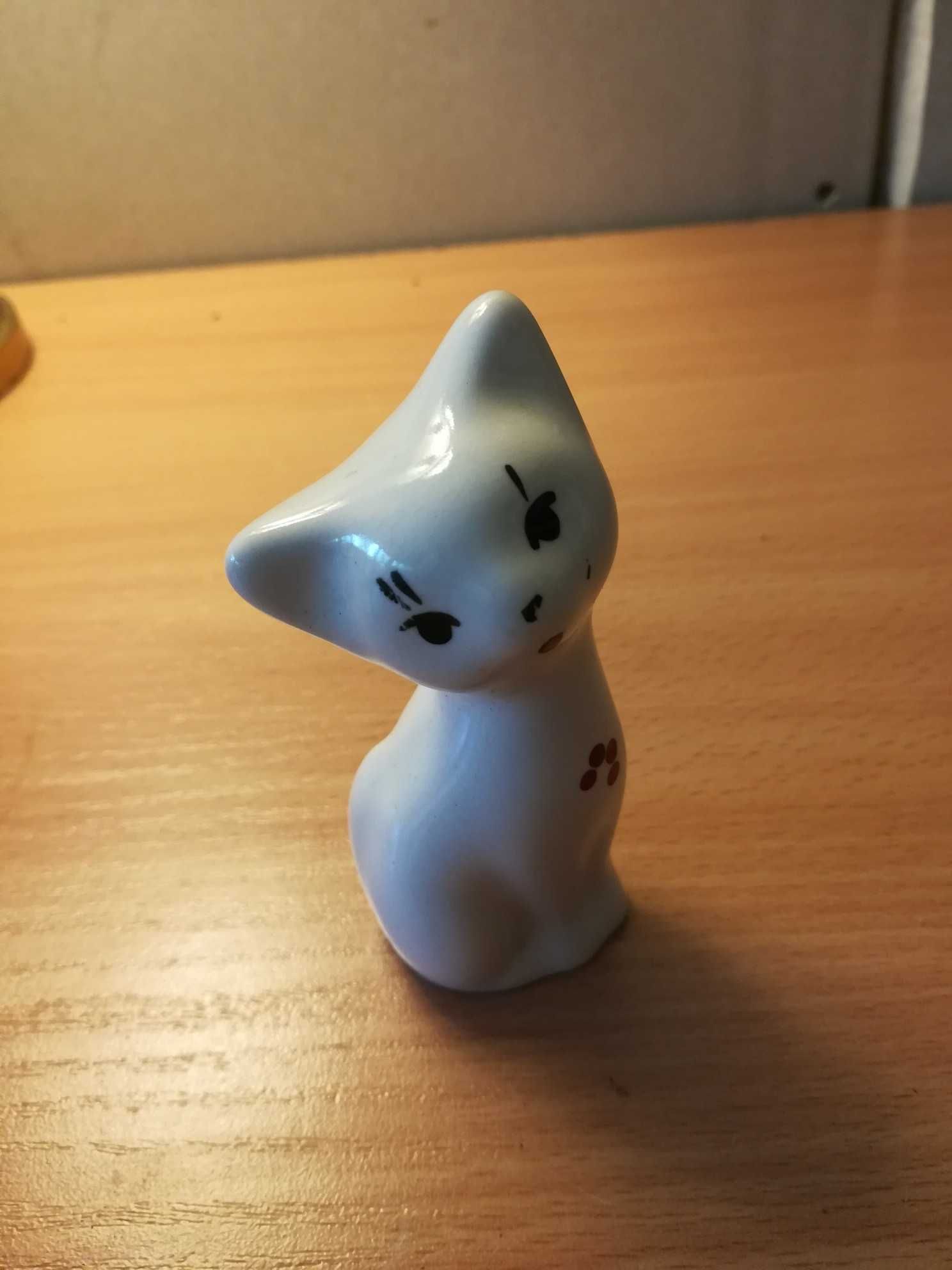 Porcelanowa figurka kot PRL