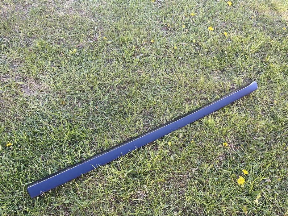 Listwa drzwi Volvo V50, prawa, polift, czarna.