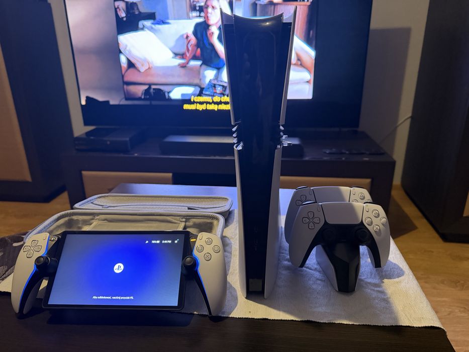 Playstation 5 PRO 2TB + PS Portal + Stacja ladujaca