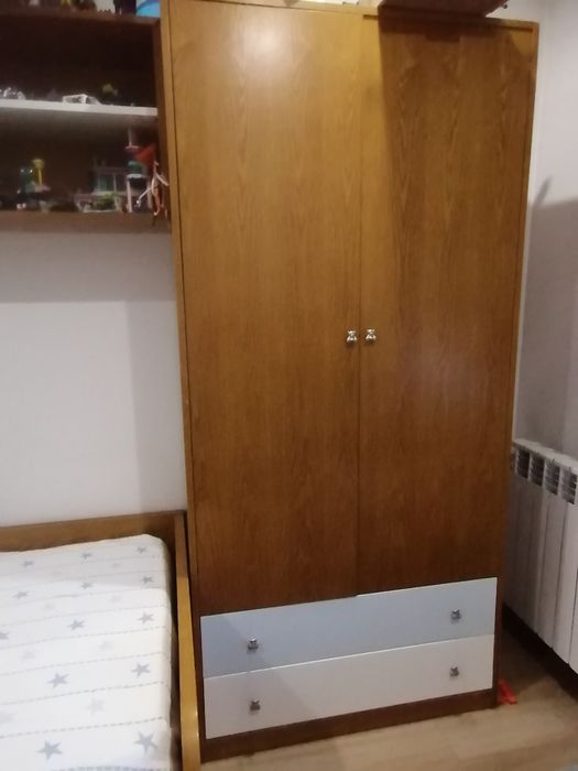 Estudio de criança em carvalho/lacado