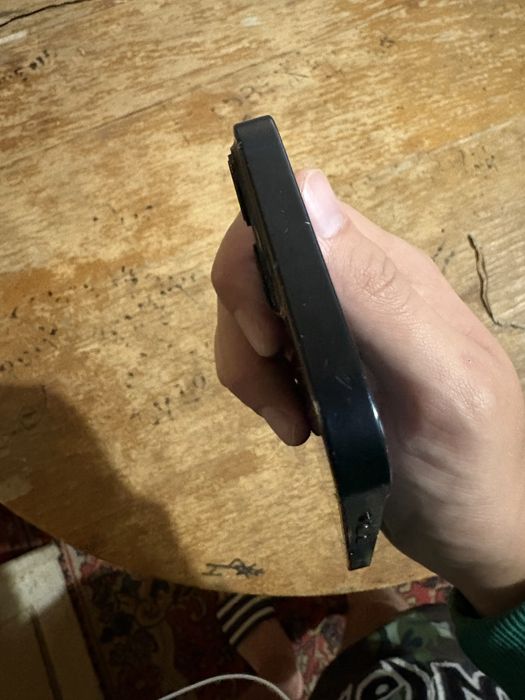 Продам iphone 13 128g