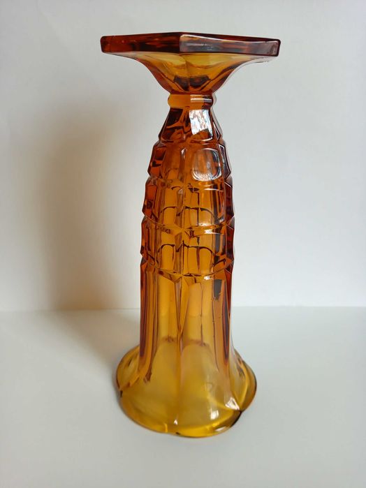 Wazon bursztynowy w stylu art deco.