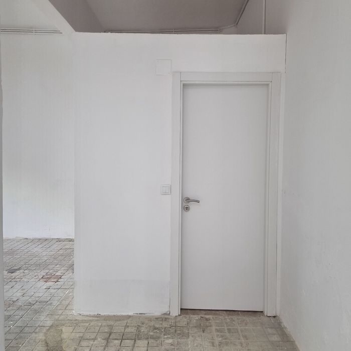 Armazém Feijó- 240m2 com 4 portões e 2 portas de vidro