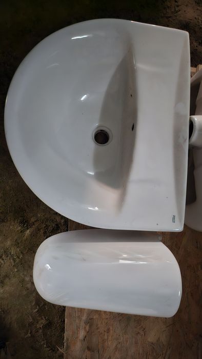 Umywalka ceramiczna  Roca