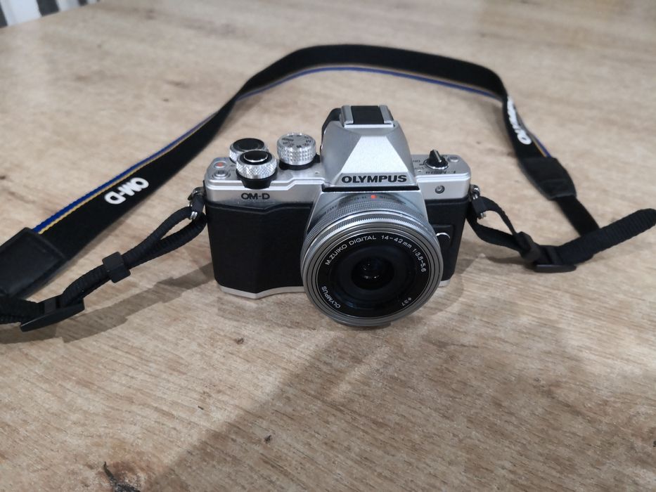 Olympus OM-D E - M10 Mark II