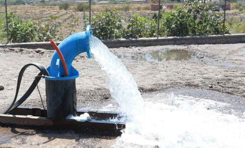 Depósitos-agua: levamos depósitos e água,   limpeza de furos e bombas.