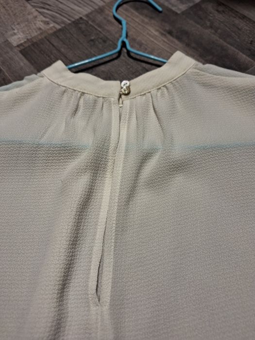 Biala bluzka Stradivarius.