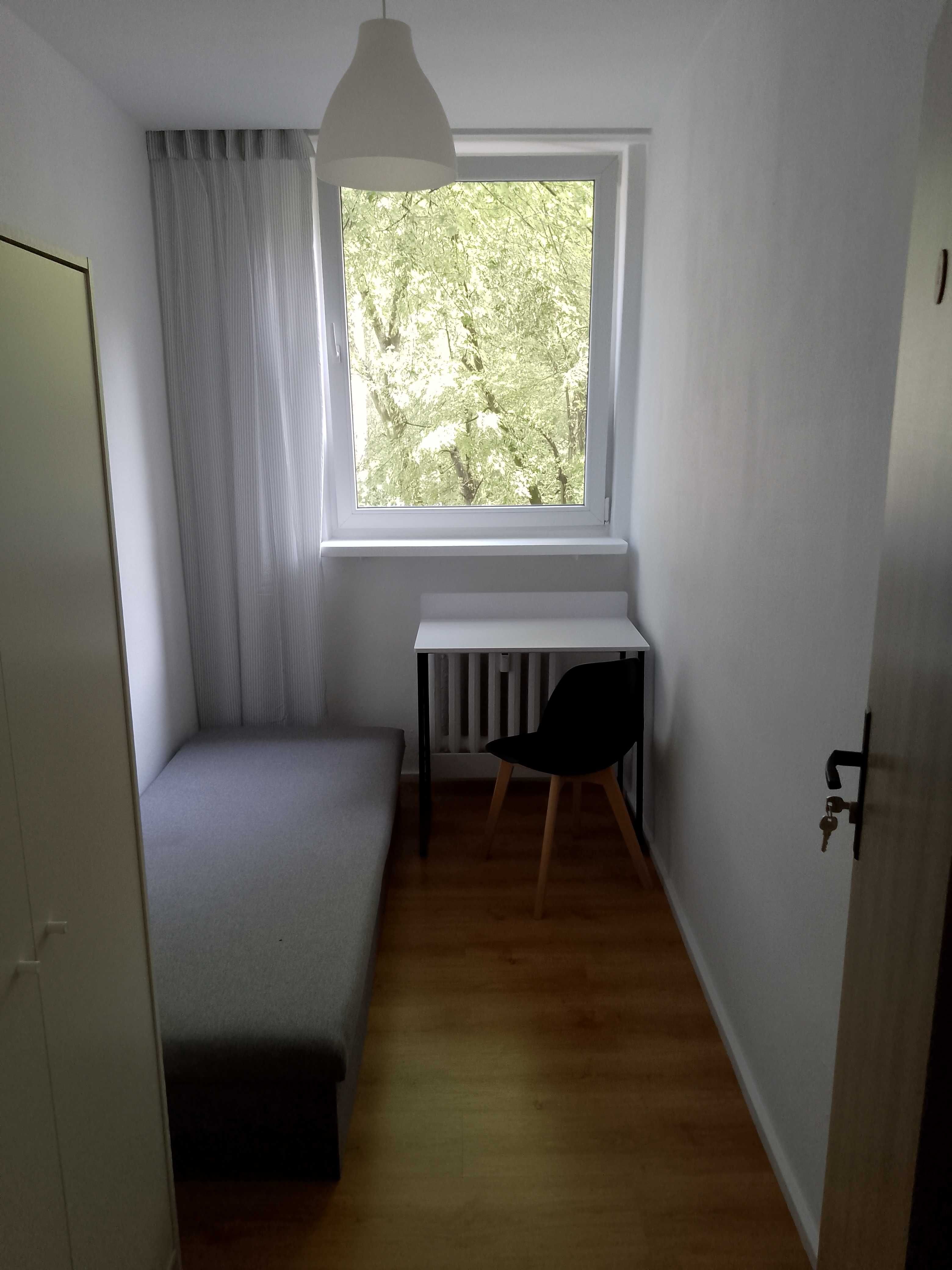 RESERVED Metro, tram, internet - small single room in 100% rent apart.