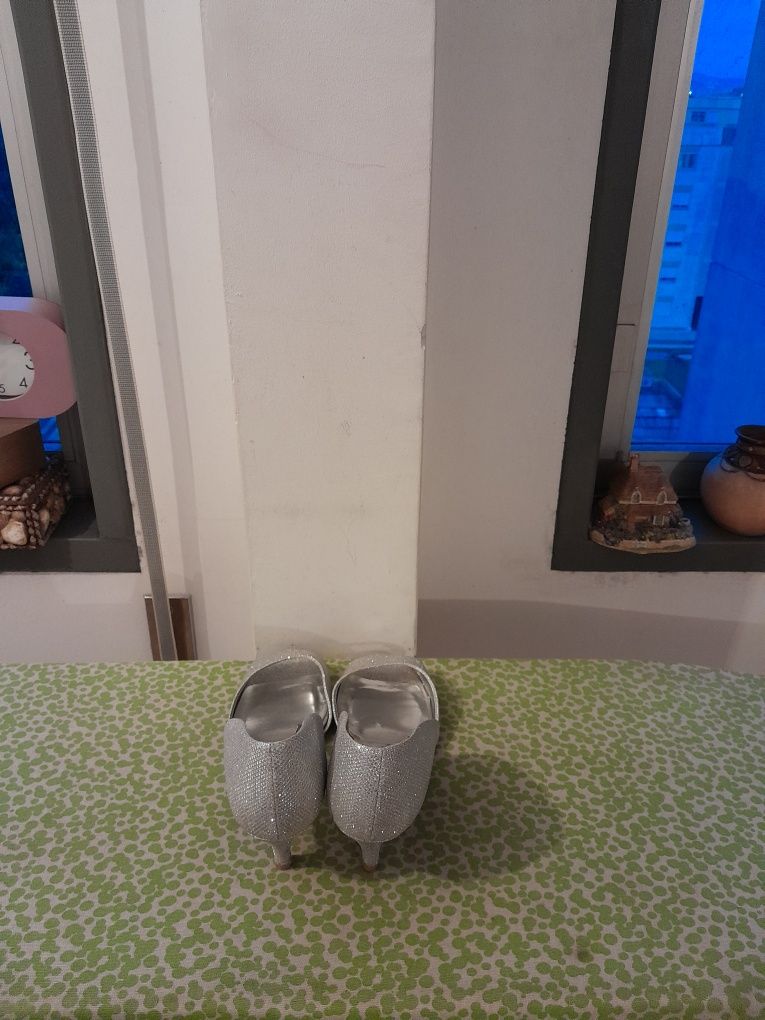 Vendo Sapatos de Senhora ATMOSPHERE muito bonitos como novos