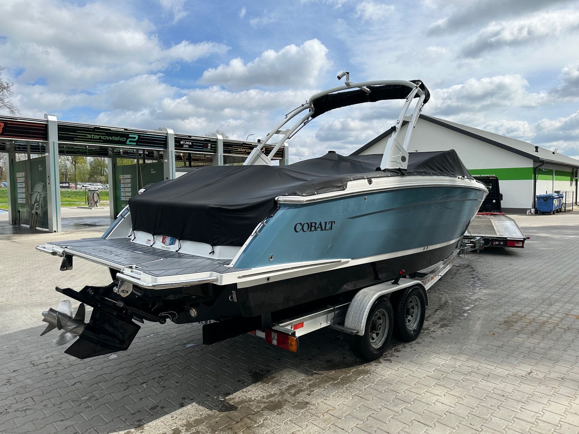 Łódź motorowa Cobalt R8 2022r fabrycznie nowa Mercruiser 8.2 Mag 430KM