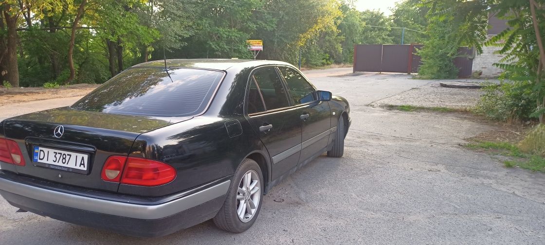 Продам Mercedes W210