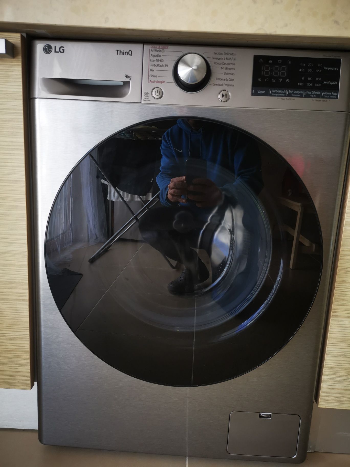 Máquina de lavar roupa LG com 1 ano