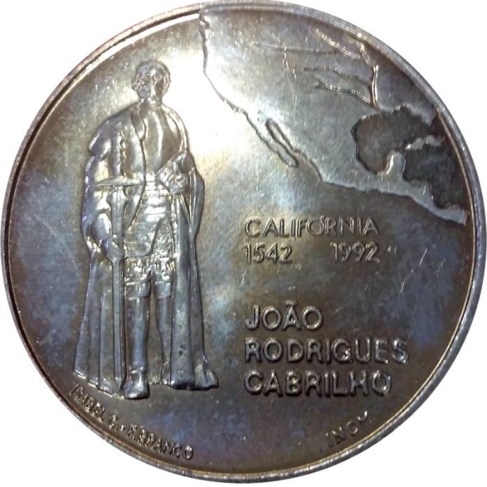32 moedas 200$00 e 100$00 (séries I a VIII)