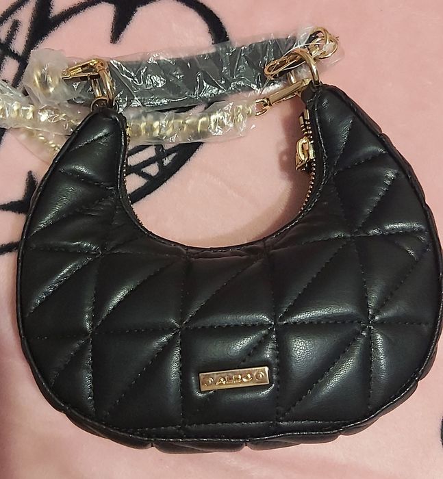 Сумочка Aldo Ellison чорного кольору зі штучної шкіри з стьобан