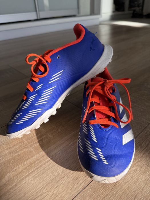 Продам футбольные сороконожки,бутсы adidas