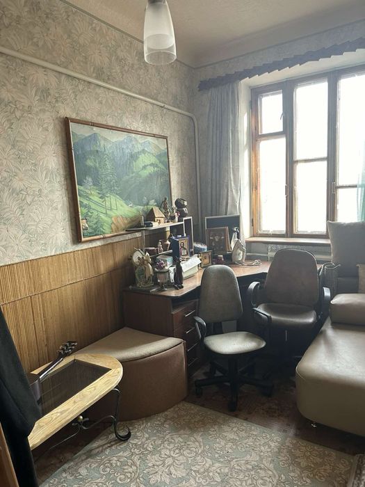 Продається 2-ох кімнатна квартира з автономним опаленням в центрі!