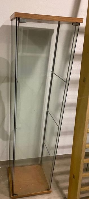 Estante vidro com porta