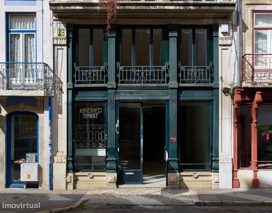 Espaço comercial Galeria/Atelier de dois pisos com 240m2 na rua da Boa