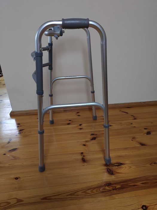 Balkonik ułatwiający chodzenie Tripla VITEA CARE, chodzik