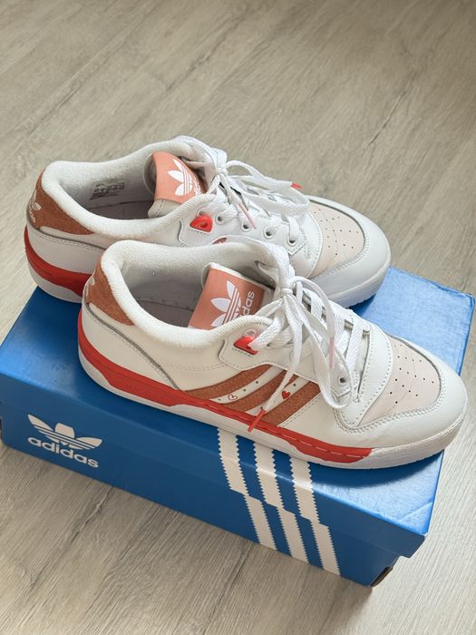 Кросівки adidas, розмір 39, стелька 24.5 см