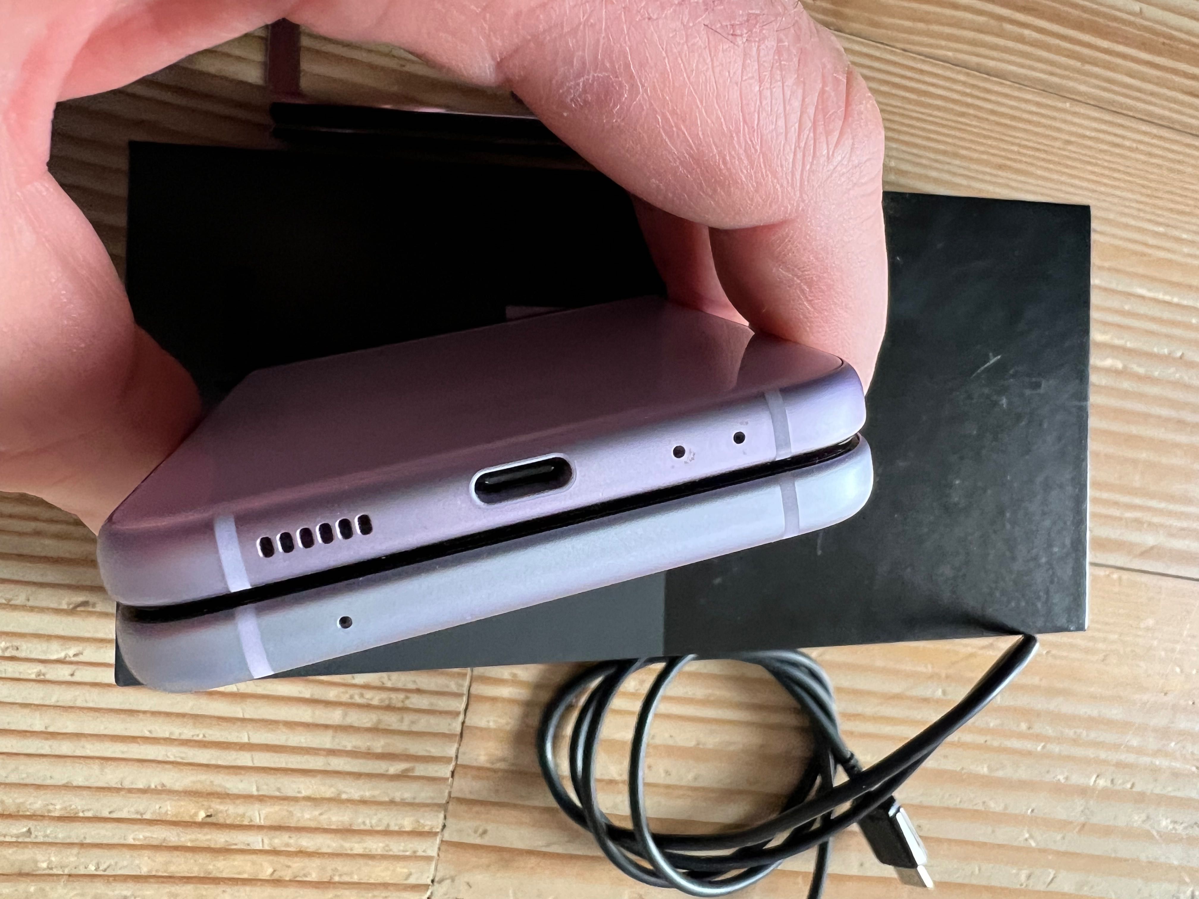 Samsung Galaxy Z Flip3 5G 128 GB 8GB RAM
