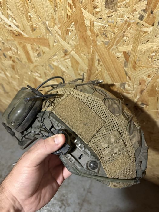 Каска со всем обмундированием