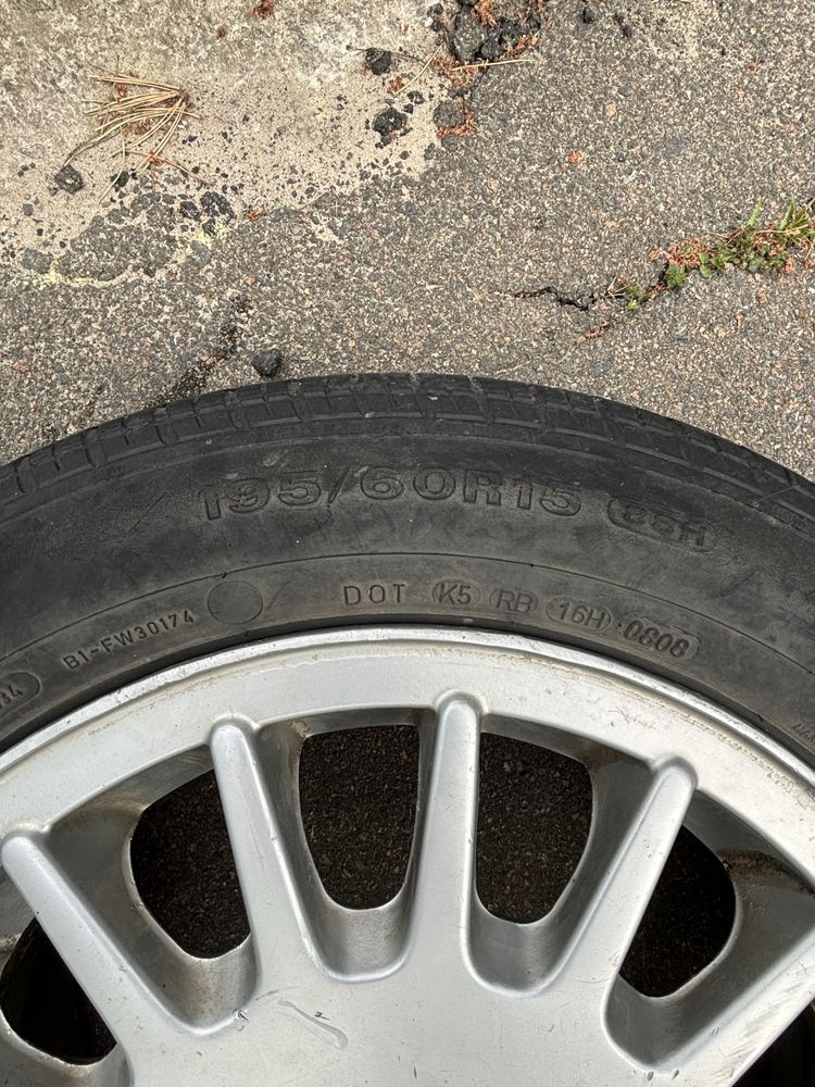 Комплект літньої резини DUNLOP з дисками 195/60 R15