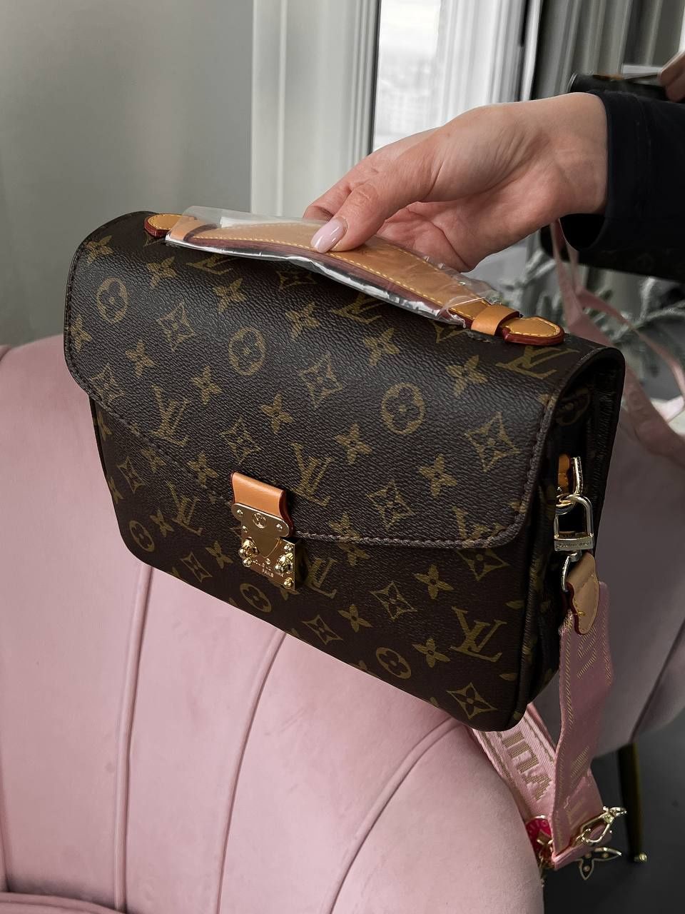 Сумочка женская подарок на 8 марта Luis Vuitton