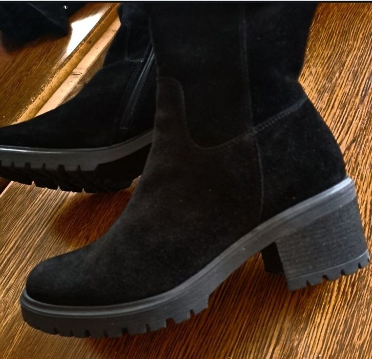 Чоботи жіночі черевики